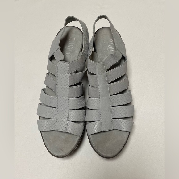 Munro Women's Gray Strappy Sandals - Picture 1 of 5